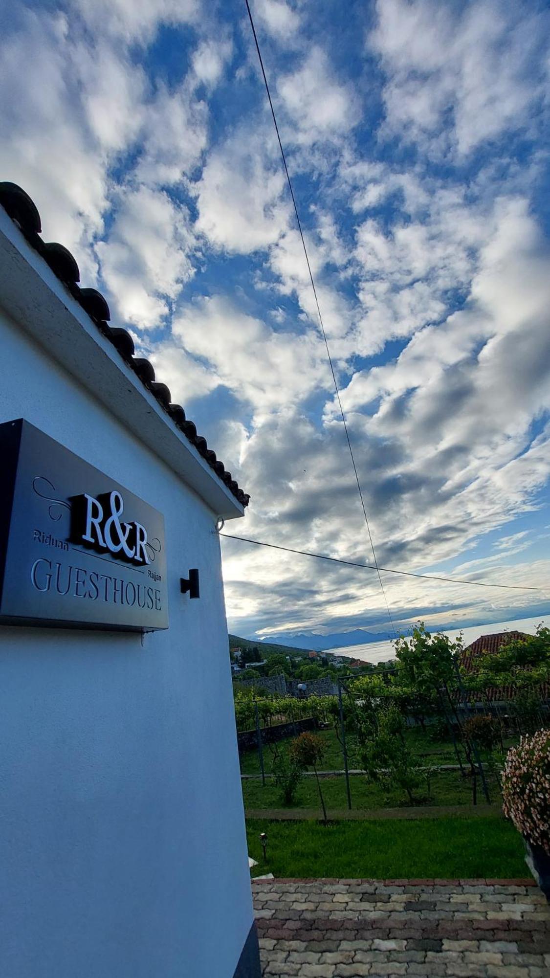 R&R Gesthouse Hotel Shiroka Ngoại thất bức ảnh