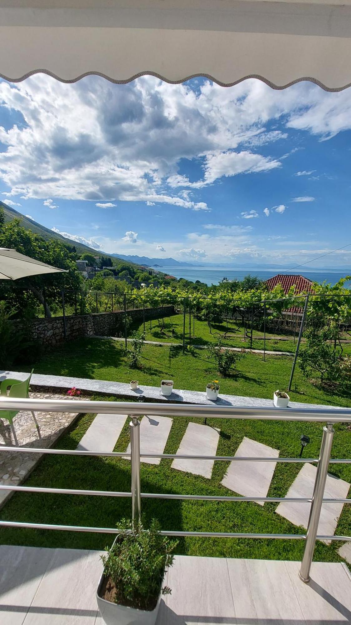 R&R Gesthouse Hotel Shiroka Ngoại thất bức ảnh