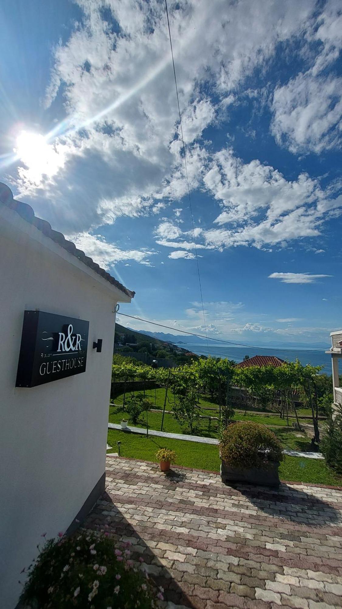 R&R Gesthouse Hotel Shiroka Ngoại thất bức ảnh