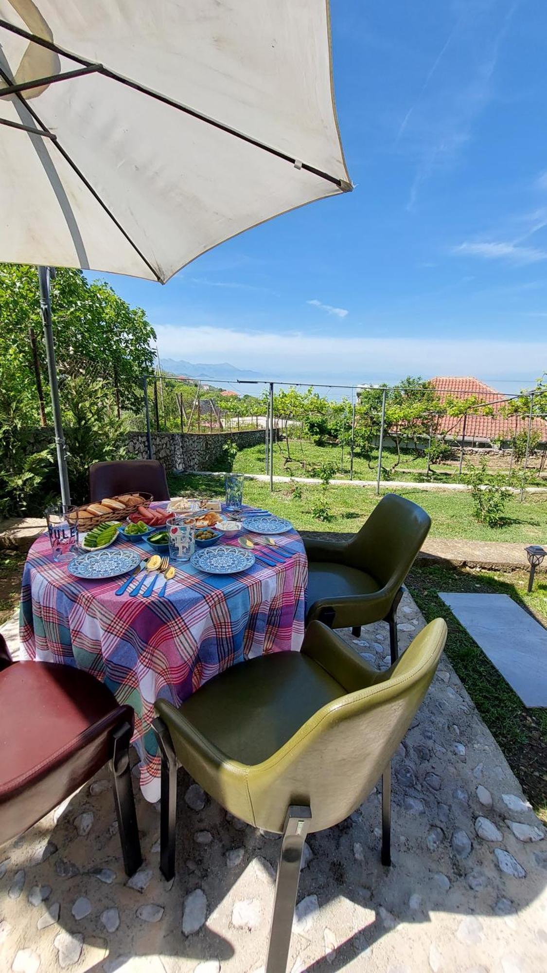 R&R Gesthouse Hotel Shiroka Ngoại thất bức ảnh