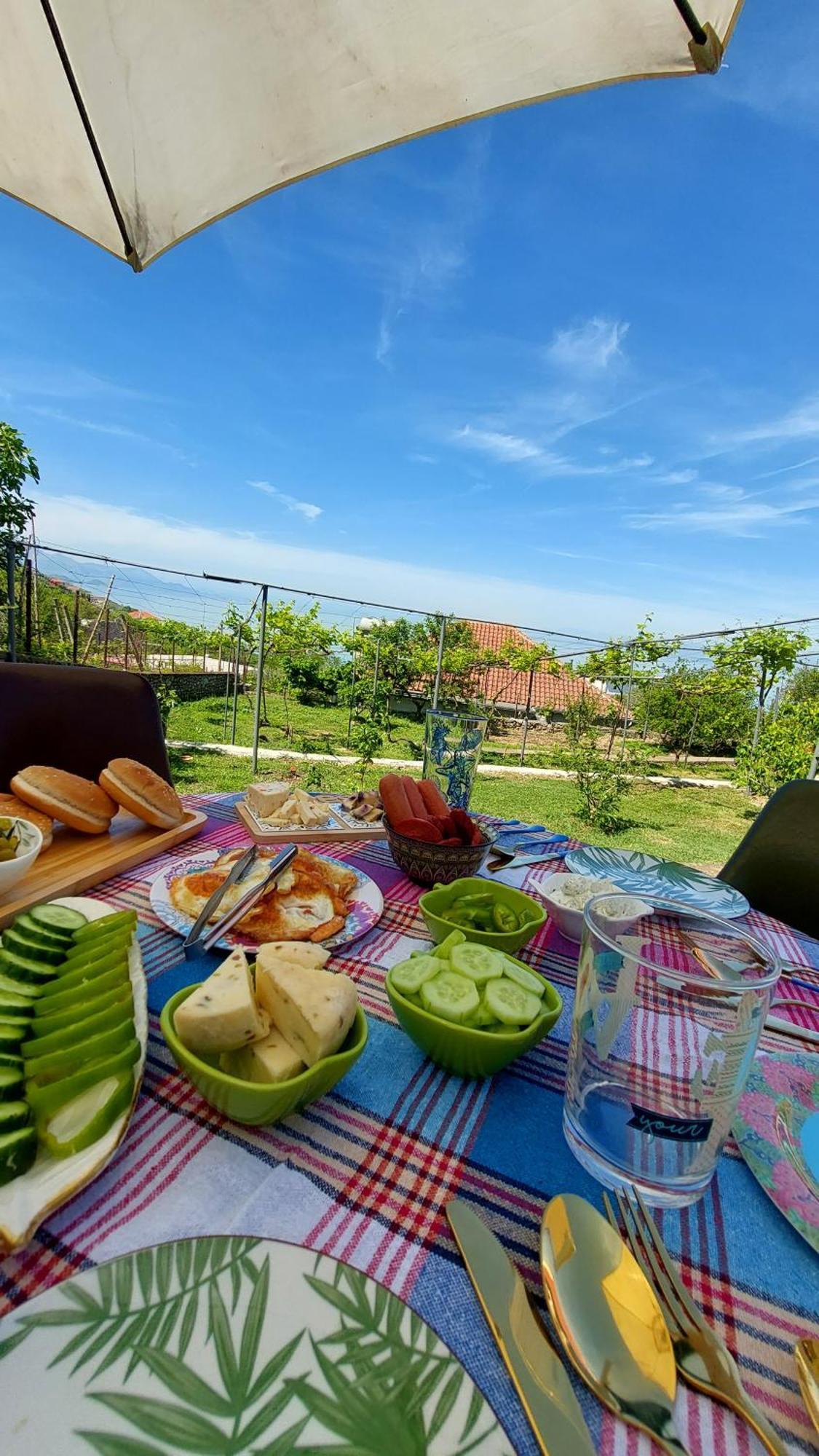 R&R Gesthouse Hotel Shiroka Ngoại thất bức ảnh
