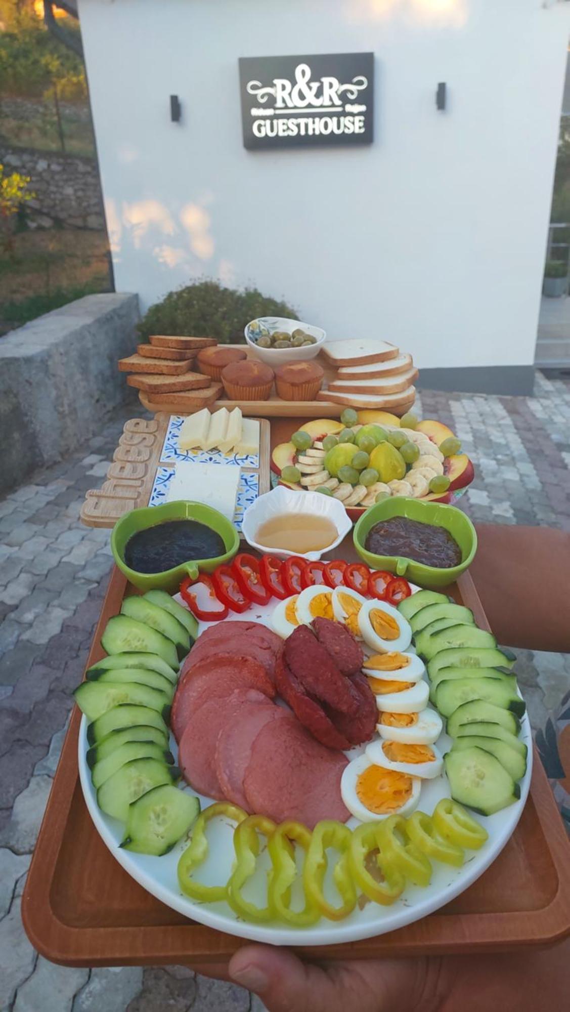 R&R Gesthouse Hotel Shiroka Ngoại thất bức ảnh